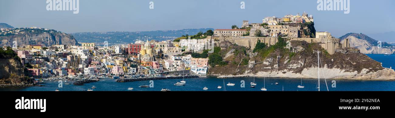Vista spettacolare e suggestiva della baia di Corricella a Procida. Napoli Foto Stock
