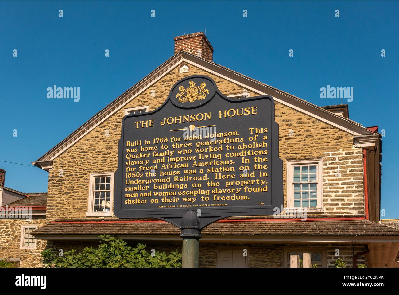 John Johnson ospita una targa storica nella sezione Germantown di Filadelfia, Pennsylvania Foto Stock