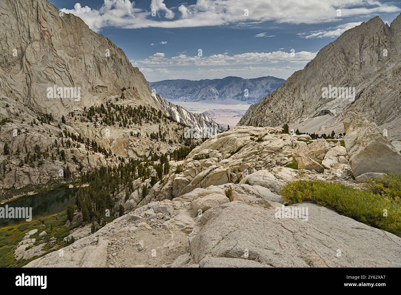 La vista della valle dal Monte Whitney. Foto Stock