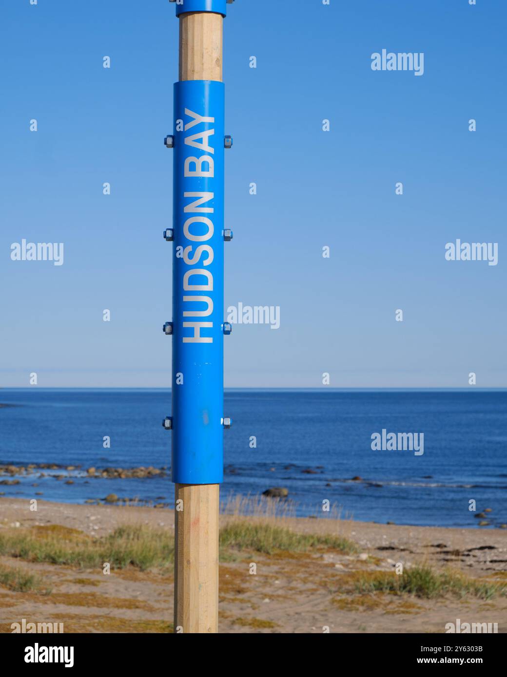 Insegna per la Baia di Hudson dalla spiaggia di Churchill, Manitoba Foto Stock