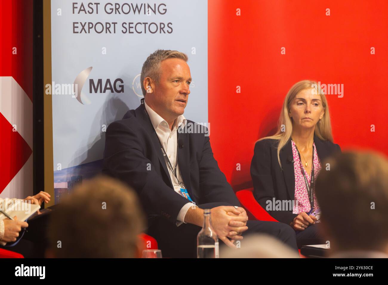 Liverpool, Regno Unito. 23 SETTEMBRE 2024. Ken o'Toole parla all'evento Labour Fringe sul ruolo dell'Aviation in Labours, la missione di crescita centrale, il panel includeva Oliver Coppard, sindaco del South yorkshire, Ken o'Toole CEO del gruppo Manchester Airports, Giles Wilkes - institute of Government, Paula Walsh - Arup e Virginia Sentance - Labour Together. Credito Milo Chandler/Alamy Live News Foto Stock