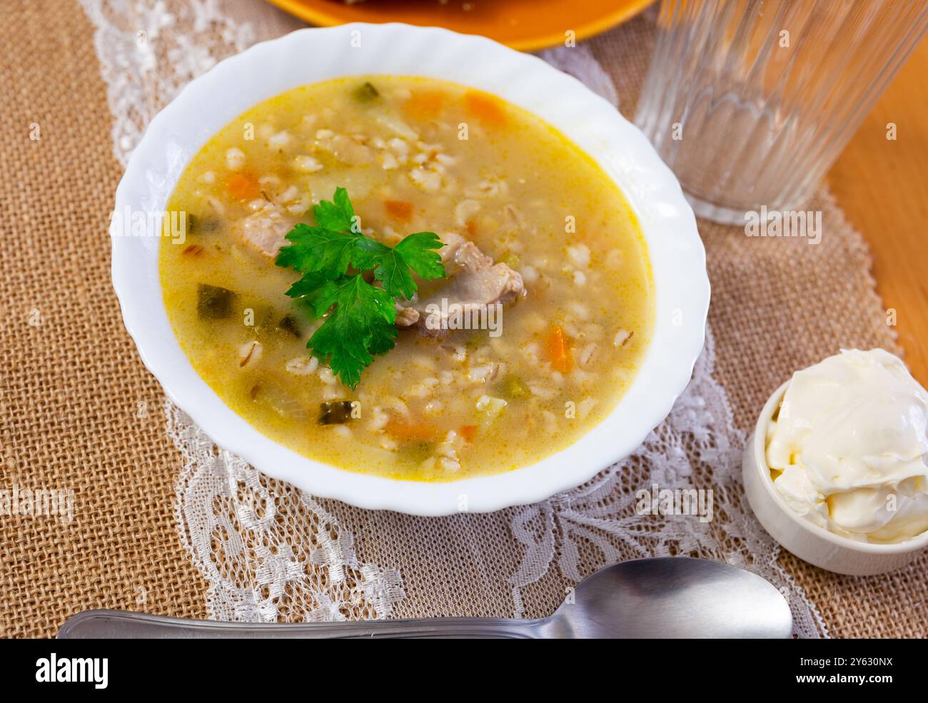 Zuppa tradizionale russa Rassolnik Foto Stock