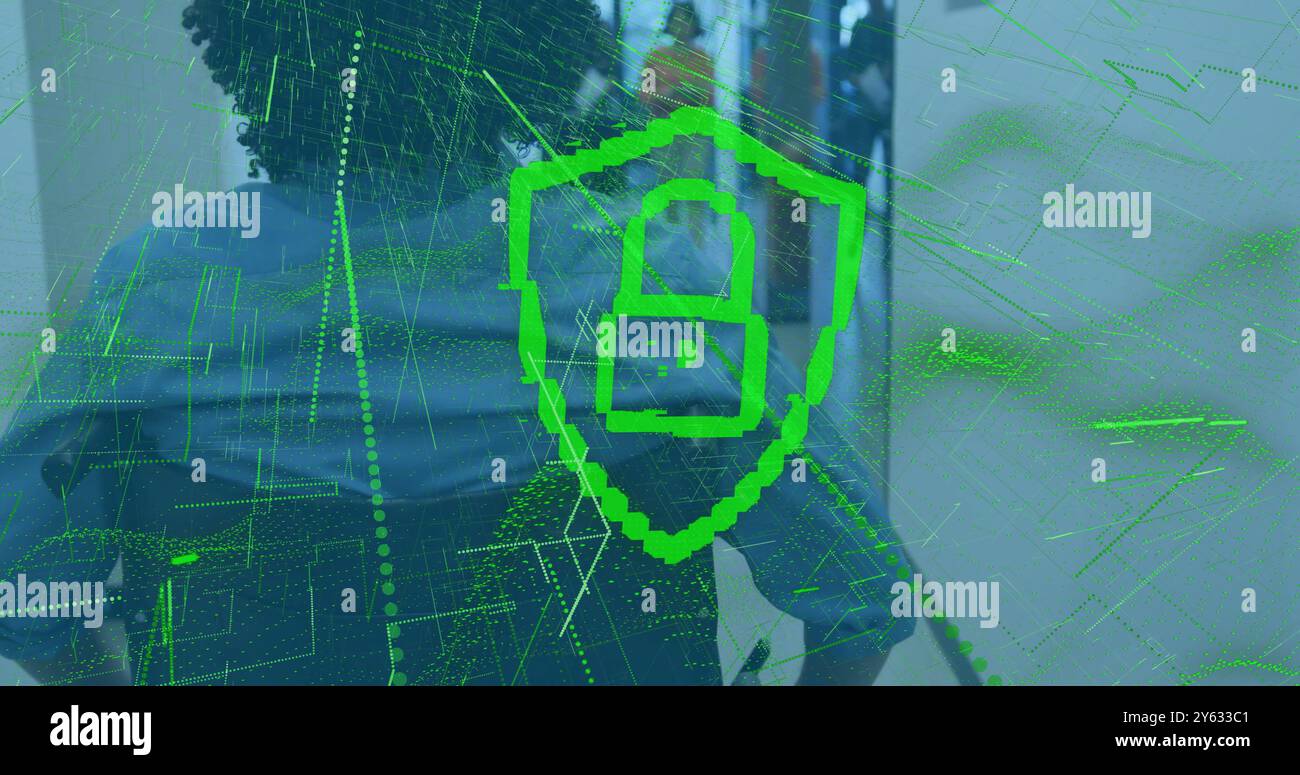 L'immagine di cybersecurity protegge le persone che lavorano in ufficio Foto Stock