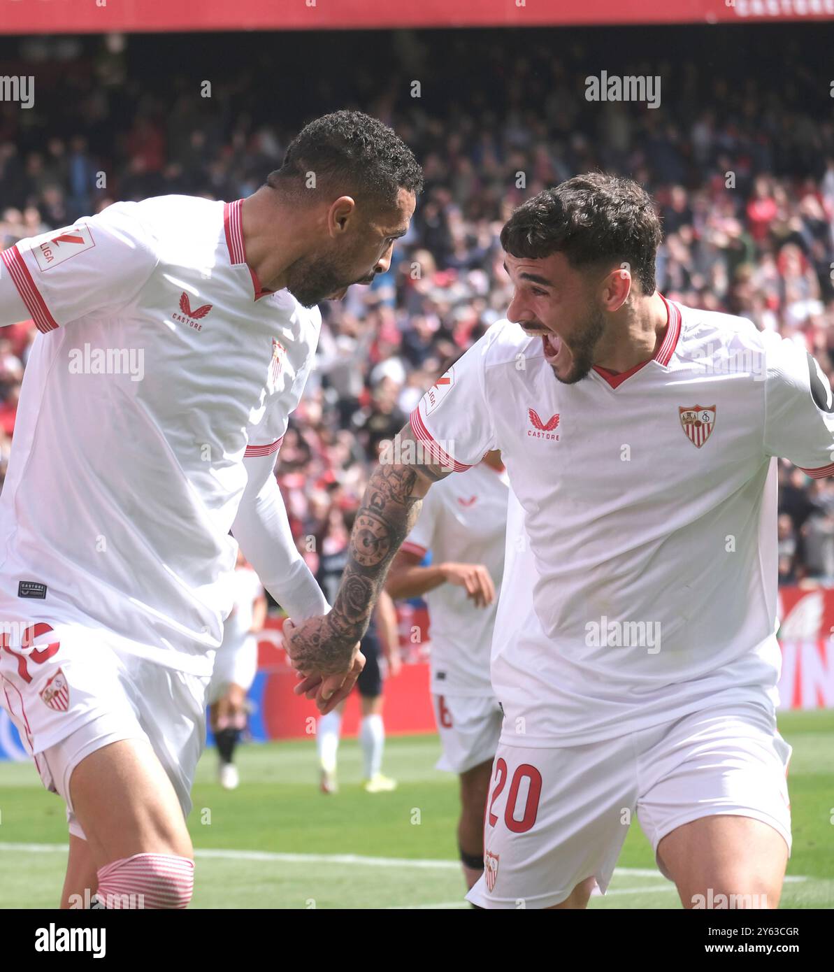 Siviglia, 02/03/2024. Stadio Ramón Sánchez Pizjuán. EA Sport League. Giorno della partita 27. Partita tra Siviglia e Real Sociedad con un punteggio di 3-2 a favore del Siviglia. EN-Nesyri e Isaac Romero festeggiano il secondo gol in casa. Foto: JM Serrano. SEGN. ARCHSEV. Crediti: Album / Archivo ABC / Juan Manuel Serrano Becerra Foto Stock