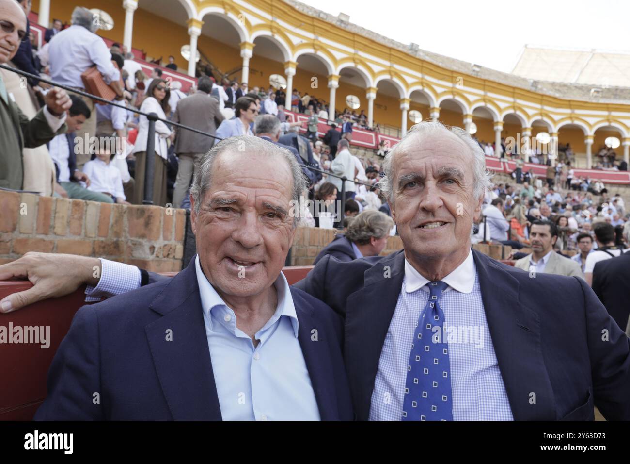 Siviglia, 04/07/2024. Tori di Fermín Bohórquez per i toreri Lama de Góngora, Ruiz Muñoz e Juan Pedro García «Calerito». Nell'immagine, Paco Ojeda e Pepe Cobo. Foto: Raúl Doblado. SEGN. ARCHSEV. Crediti: Album / Archivo ABC / Raúl Doblado Foto Stock