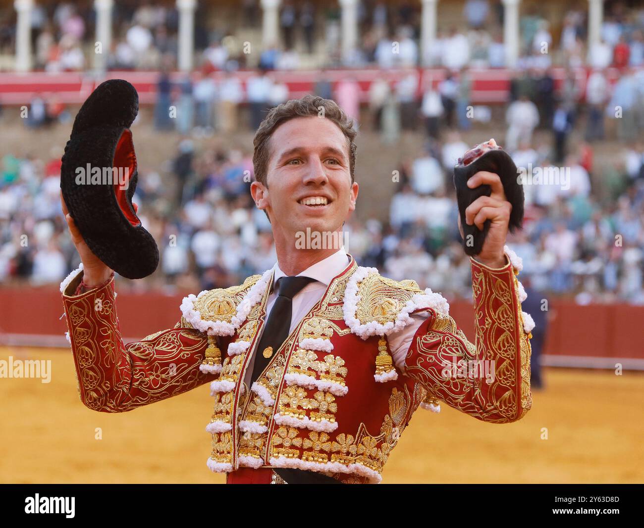 Siviglia, 04/07/2024. Tori di Fermin Bohorquez per i toreri Lama de Gongora, Ruiz Muñoz e Juan Pedro Garcia 'Calerito'. Foto: Raul Doblado. SEGN. ARCHSEV. Crediti: Album / Archivo ABC / Raúl Doblado Foto Stock