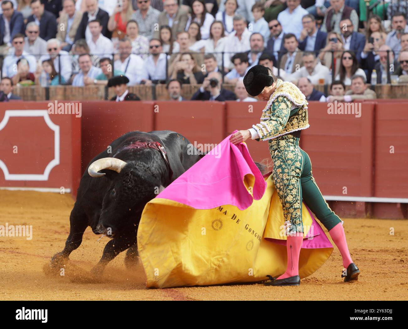 Siviglia, 04/07/2024. Tori di Fermin Bohorquez per i toreri Lama de Gongora, Ruiz Muñoz e Juan Pedro Garcia 'Calerito'. Foto: Raul Doblado. SEGN. ARCHSEV. Crediti: Album / Archivo ABC / Raúl Doblado Foto Stock