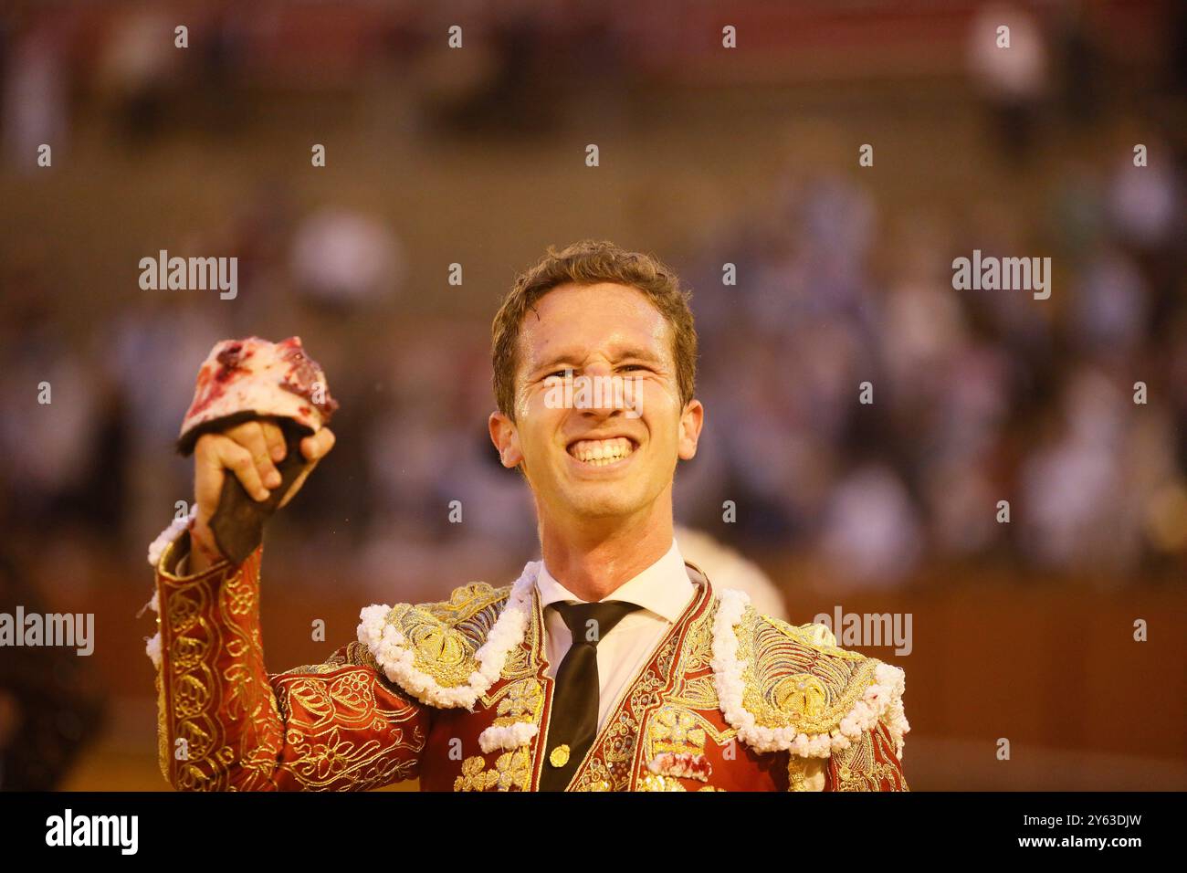 Siviglia, 04/07/2024. Tori di Fermin Bohorquez per i toreri Lama de Gongora, Ruiz Muñoz e Juan Pedro Garcia 'Calerito'. Foto: Raul Doblado. SEGN. ARCHSEV. Crediti: Album / Archivo ABC / Raúl Doblado Foto Stock