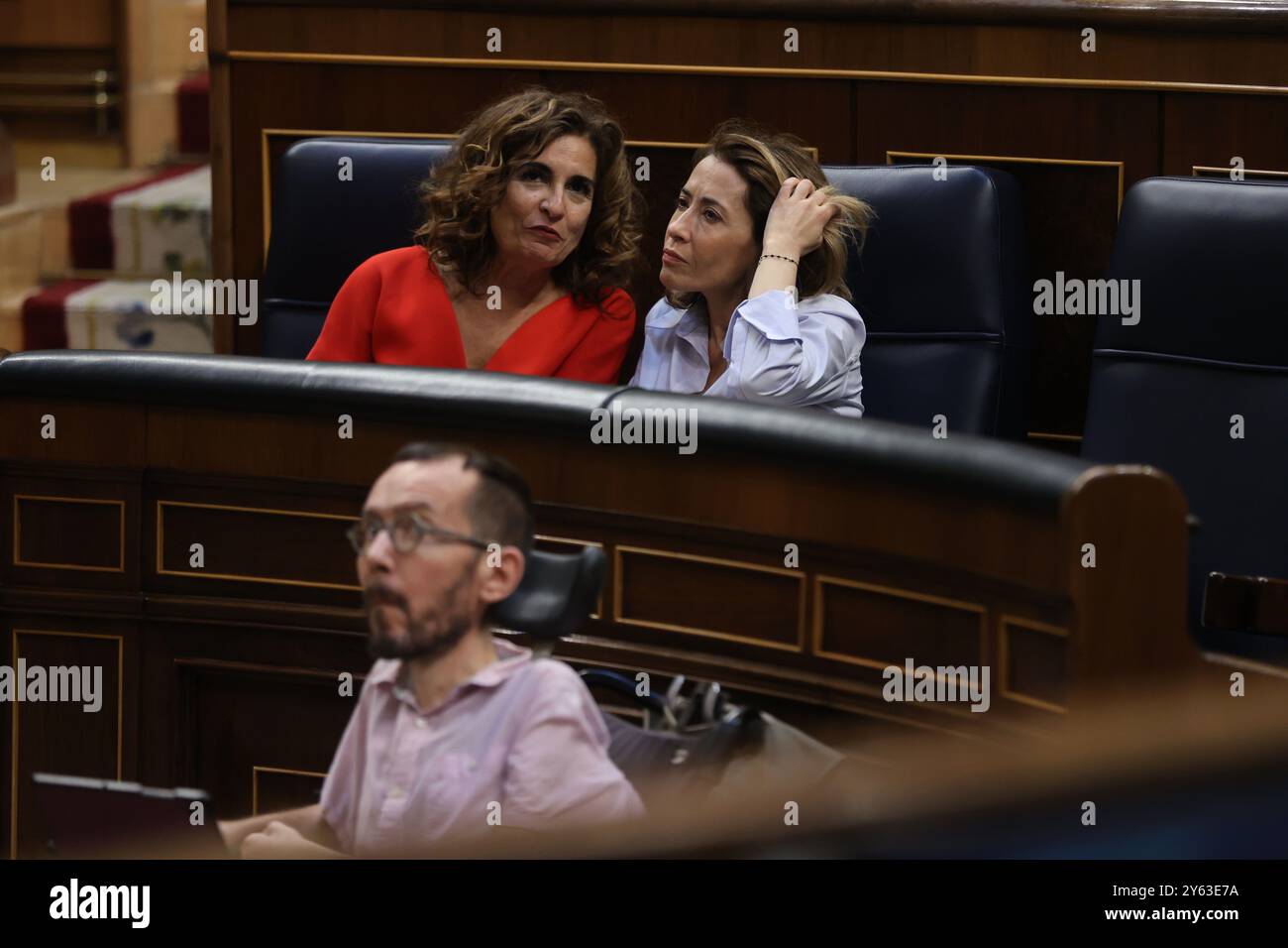 Madrid, 04/27/2023. Congresso dei deputati. Sessione plenaria discussione e votazione sulla legge in materia di alloggi. Nell'immagine, Raquel Sánchez, Irene Montero, Belarra, Patxi López, María Jesús Montero, Yolanda Díaz, Pedro Sánchez e Cuca Gamarra. Foto: Jaime García. ARCHDC. Crediti: Album / Archivo ABC / Jaime García Foto Stock