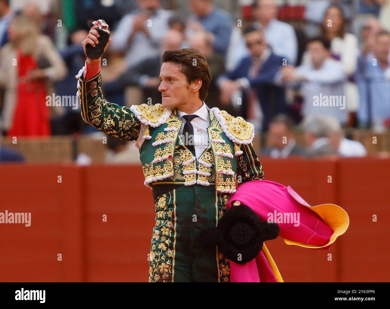 Siviglia, 04/07/2024. Tori di Fermin Bohorquez per i toreri Lama de Gongora, Ruiz Muñoz e Juan Pedro Garcia 'Calerito'. Foto: Raul Doblado. SEGN. ARCHSEV. Crediti: Album / Archivo ABC / Raúl Doblado Foto Stock
