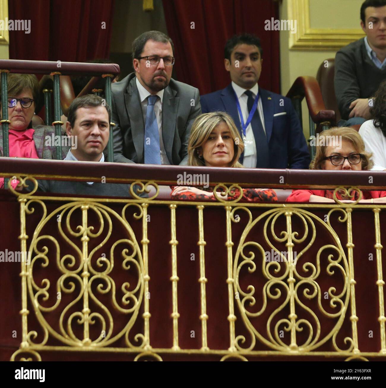 Madrid, 07/01/2020. Congresso dei deputati. Discussione sull'investitura del candidato Pedro Sánchez. Nella foto, Begoña Gómez, David Sánchez e Magdalena Pérez Castejón. Foto: Jaime García. ARCHDC. Crediti: Album / Archivo ABC / Jaime García Foto Stock