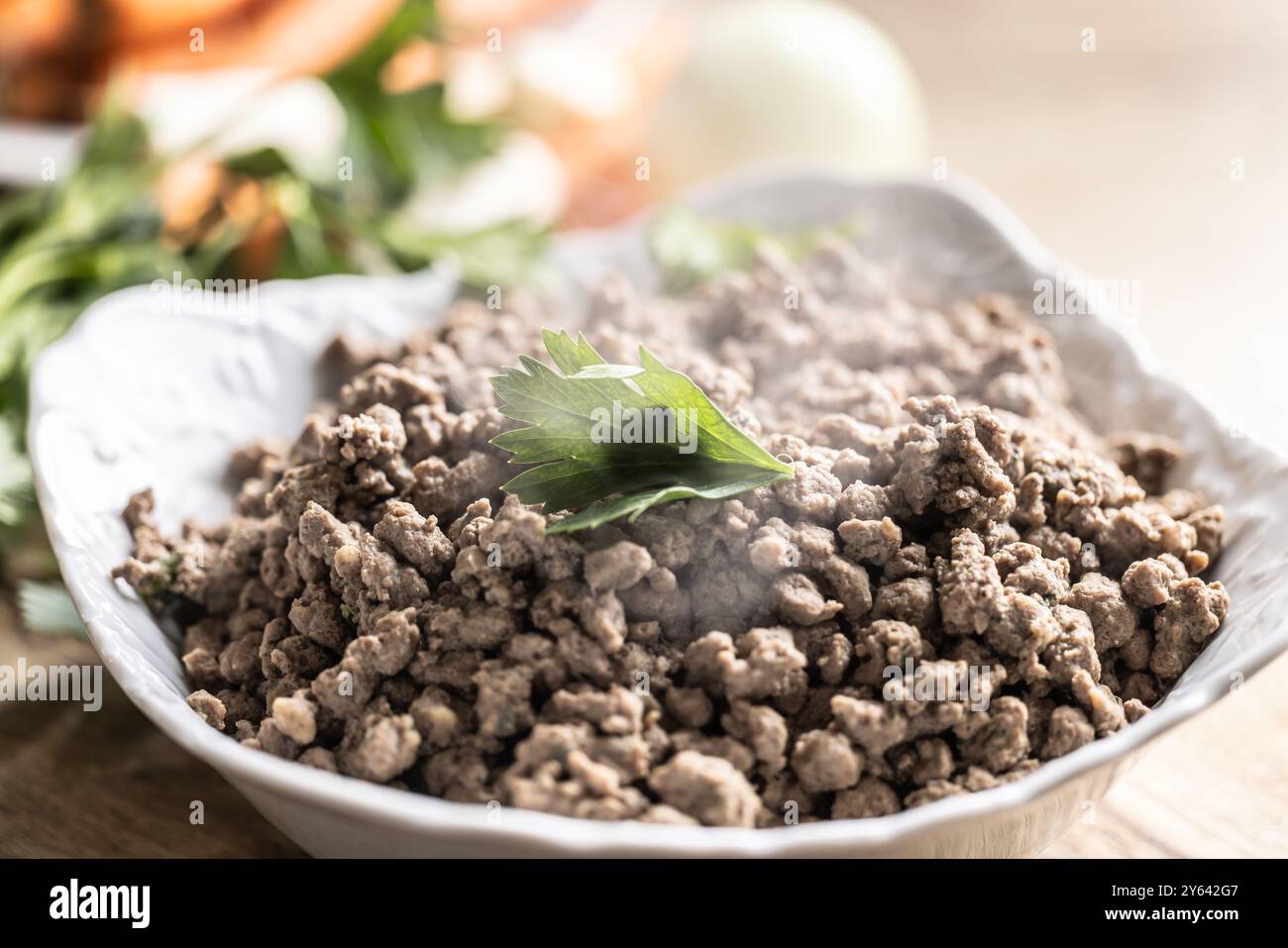 Gnocchi bolliti di fegato di pollo o di manzo preparati in brodo di manzo. Foto Stock