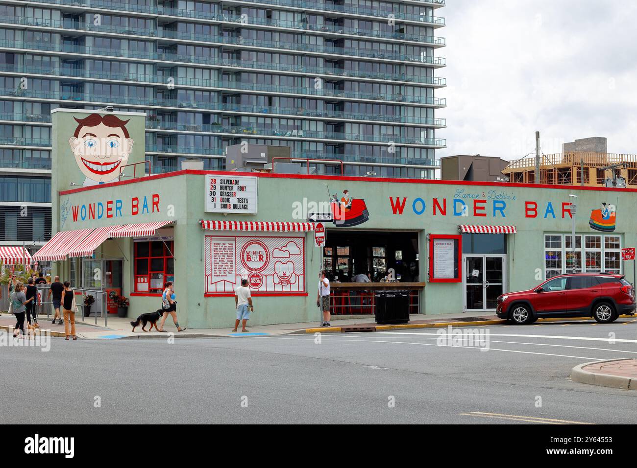 Wonder Bar, 1213 Ocean Ave, Asbury Park, New Jersey. il punto vendita esterno del bar, in cui sono ammessi i cani, e il locale con musica dal vivo vicino al lungomare. Foto Stock