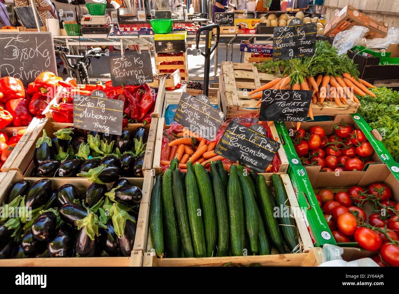 Mercato all'aperto tradizionale della domenica, Meze, Herault, Occitanie, Francia, Europa Foto Stock