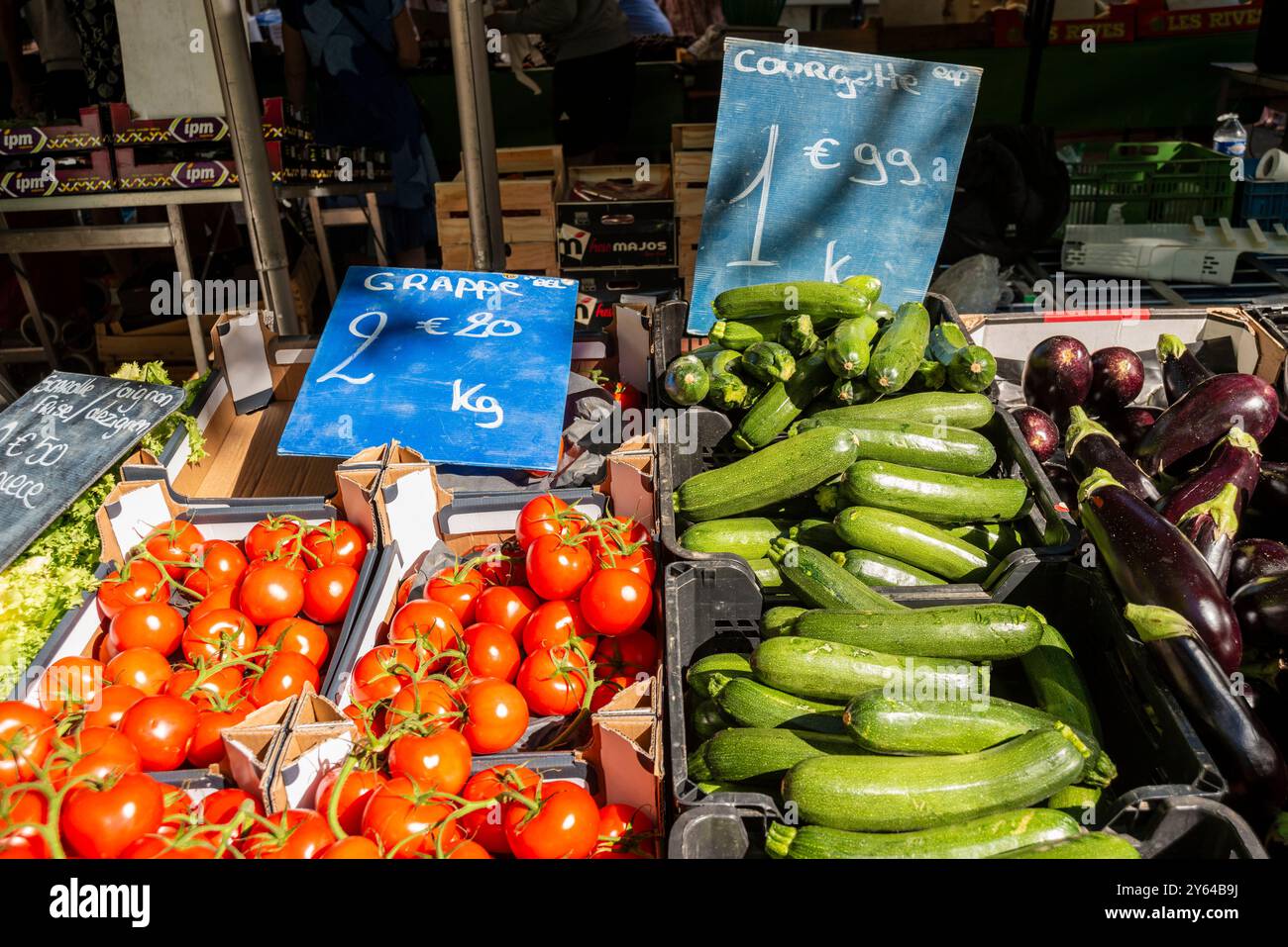 Mercato all'aperto tradizionale della domenica, Meze, Herault, Occitanie, Francia, Europa Foto Stock