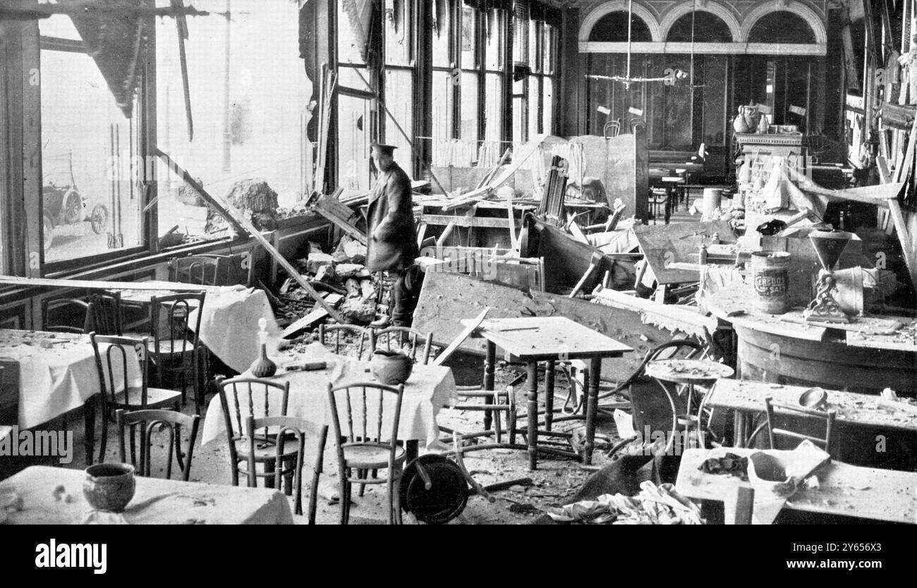 Bombardamento da parte di navi da guerra tedesche sulla costa orientale. Una famosa località di villeggiatura dello Yorkshire: Havoc at Scarborough . Distrutto dalle conchiglie tedesche: Il ristorante e il buffet del Grand Hotel a Scarborough. 16 dicembre 1914 Foto Stock