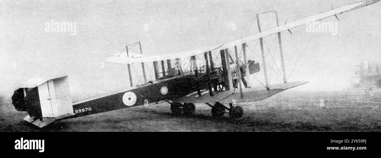 Un biplano bimotore facilmente adattabile al traffico passeggeri; un Blackburn ' Kangaroo ' 1919 Foto Stock