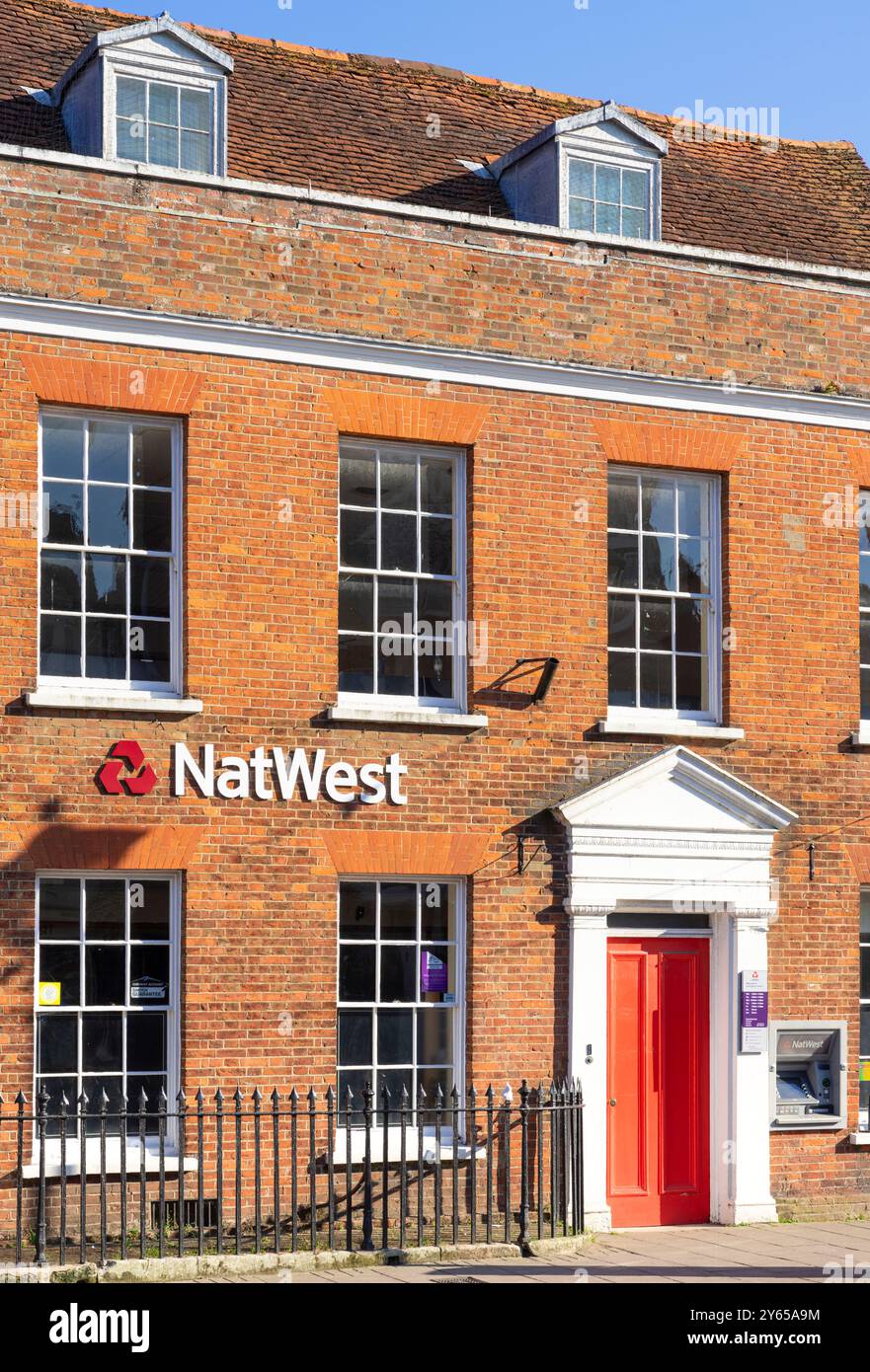 Facciata NatWest Bank Lymington High Street Lymington Hampshire una città nella New Forest Hampshire Inghilterra Regno Unito Europa Foto Stock