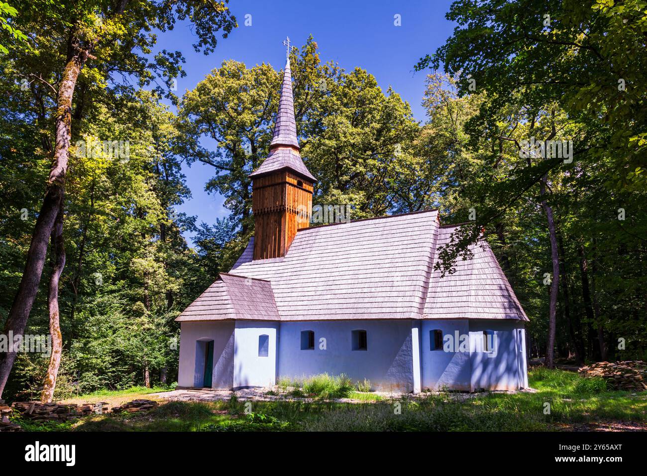 Chiesa tradizionale rumena antica e rurale, Museo ASTRA, Sibiu, Transilvania, Romania Foto Stock