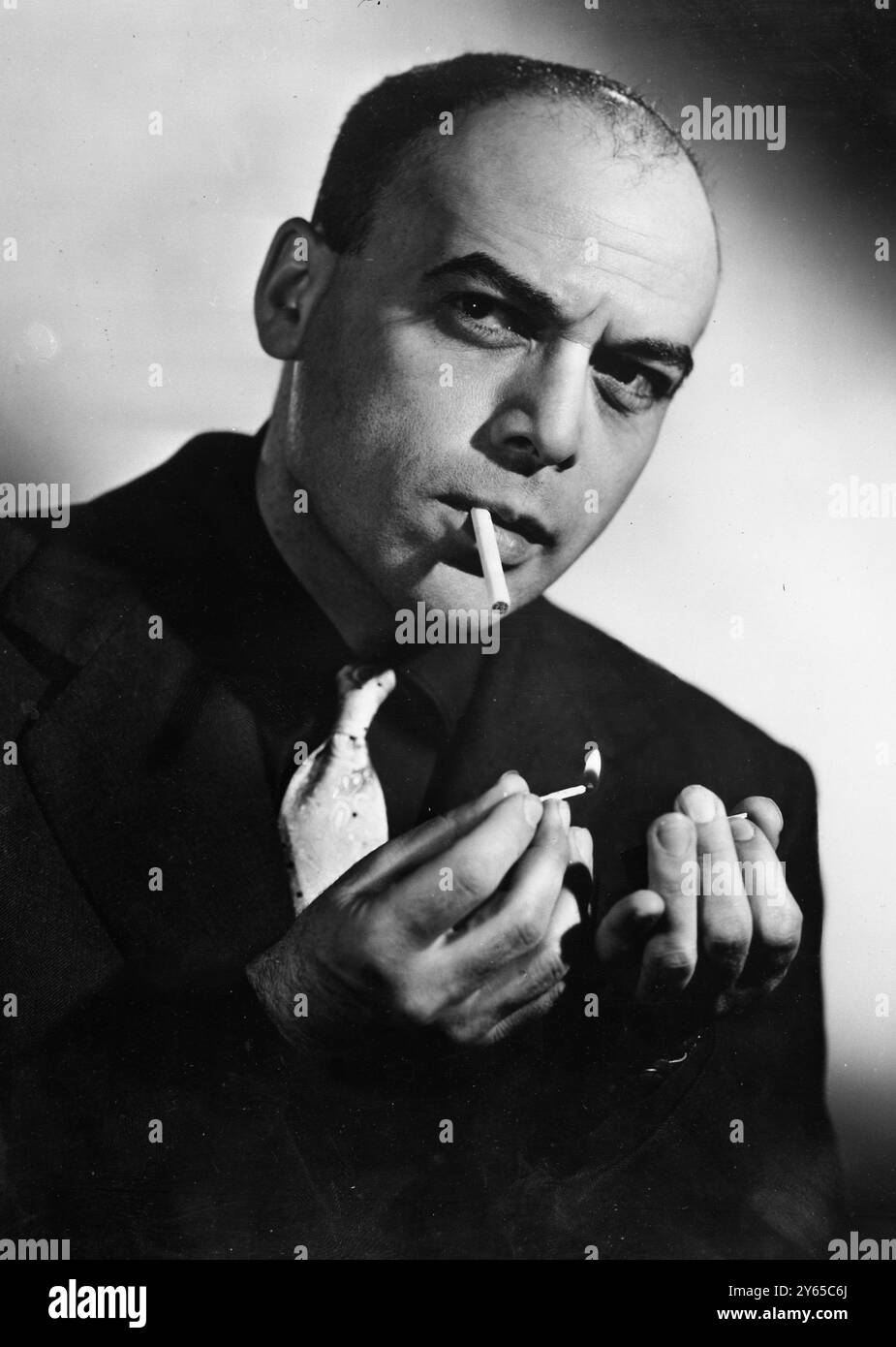 Herbert Lom nel ruolo di Harvey, alias Louis, membro della Guinness Gang, nella commedia thriller The Ladykillers, 5 ottobre 1955 Foto Stock