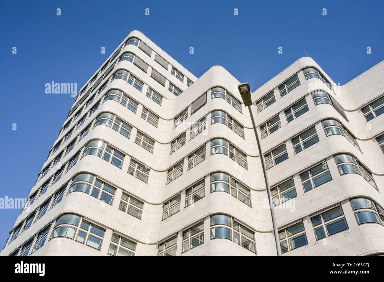 Shell-Haus, Reichpietschufer, il Tiergarten, nel quartiere Mitte di Berlino, Deutschland Foto Stock