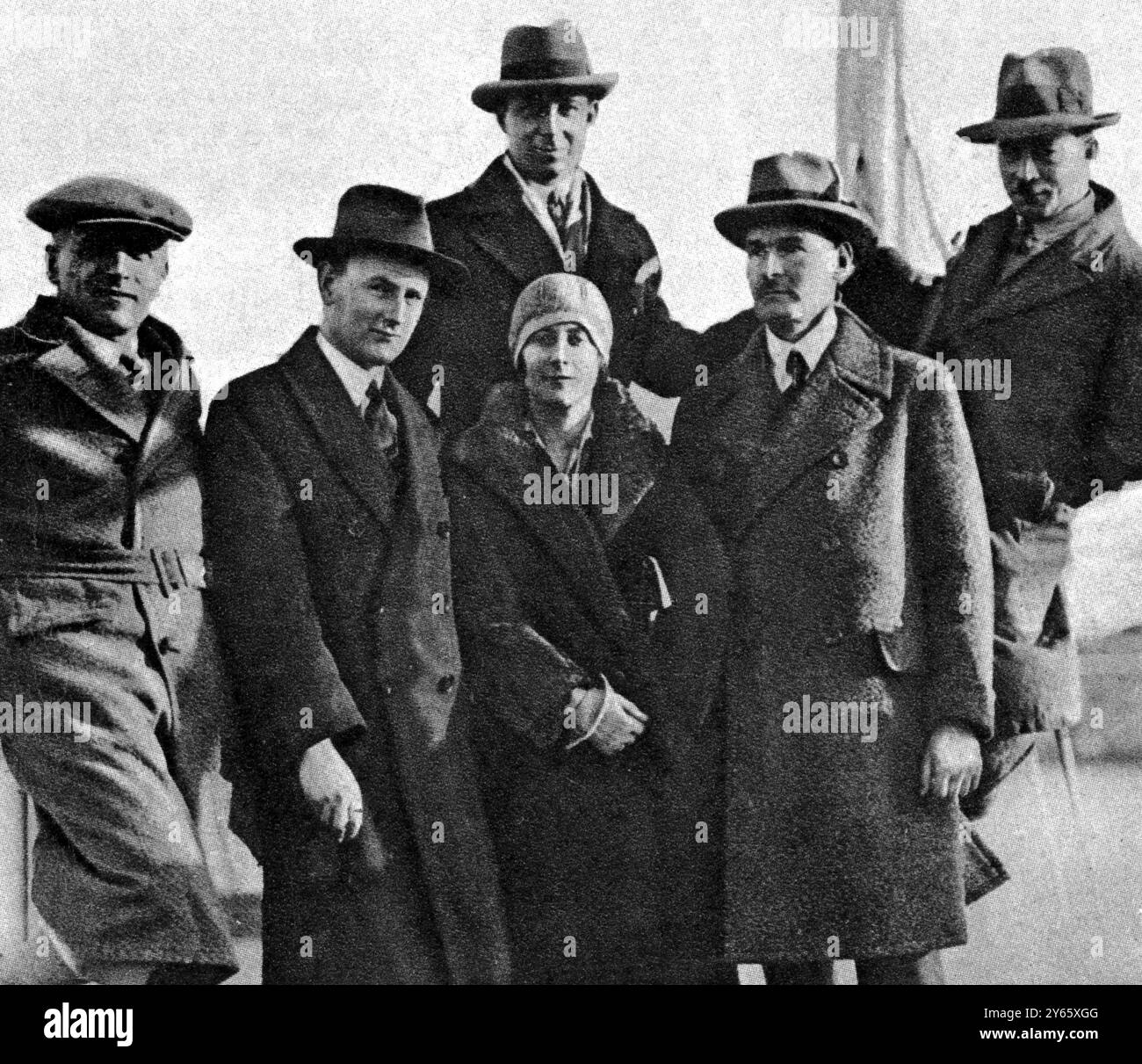 La spedizione di Kanchenjunga : i membri del gruppo di scalatori internazionali fotografati a Venezia prima di partire per l'India . LtoR Dr. H Richter , Sig. F S Smythe , Frau Dyhrenfurth , Professore Gunter o Dyhrenfurth (dietro), Herr C Duvanel e Mr. E Gaspari . Frau Dyhrenfurth , le uniche donne che accompagnano la spedizione , è un alpinista di prim'ordine ed è anche nota come tennista su prato internazionale 8 marzo 1930 Foto Stock