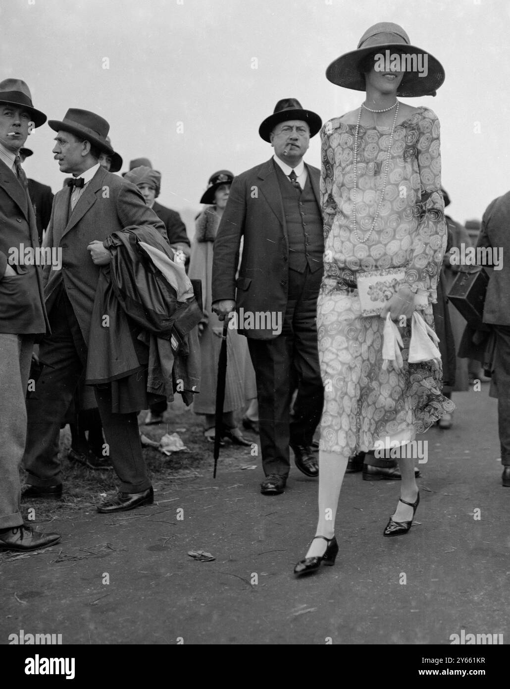 Alla Royal Ascot Race Meeting - la signora Van Rensallan . 1926 Foto Stock