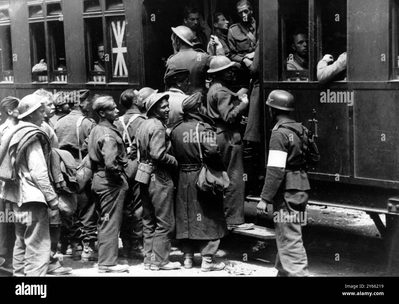Le truppe britanniche catturate in Grecia per un campo di prigionia in Germania . 11 giugno 1941 Foto Stock