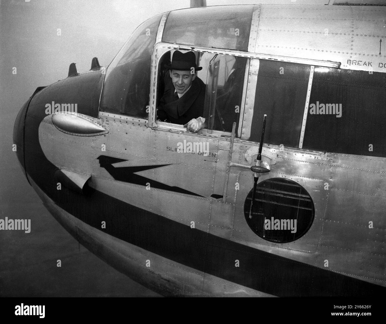 Il vice maresciallo Donald Bennett , ex Pathfinder , ha lasciato l' aeroporto di Londra per il Sud America per studiare nuove rotte che collegano il Sud America con le Indie occidentali . 10 gennaio 1947 Foto Stock