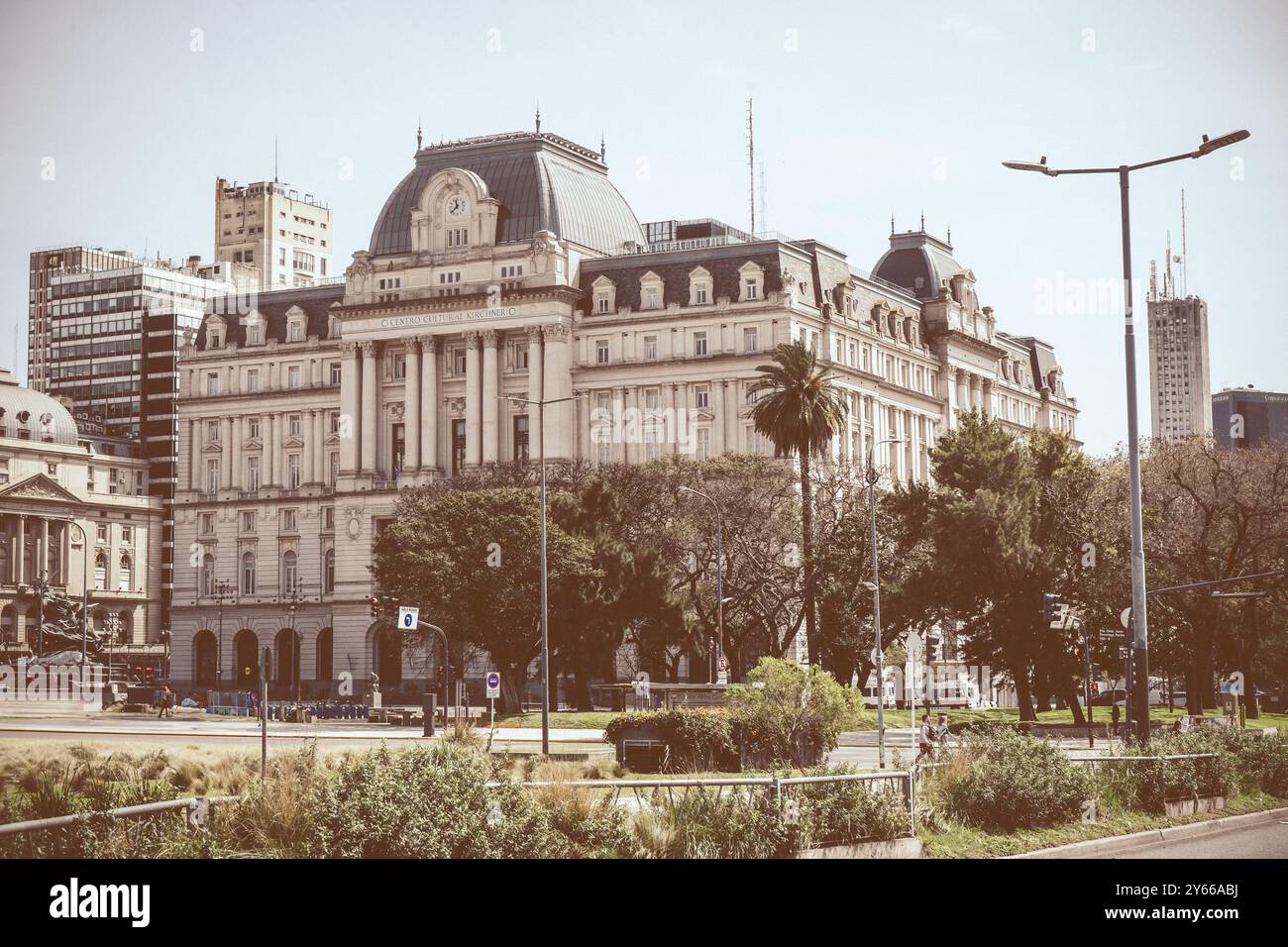 Buenos Aires, Argentina, 09-21-2024: Kirchner Cultural Center o CCK, ex edificio del Palazzo delle poste o dell'Ufficio postale centrale Foto Stock