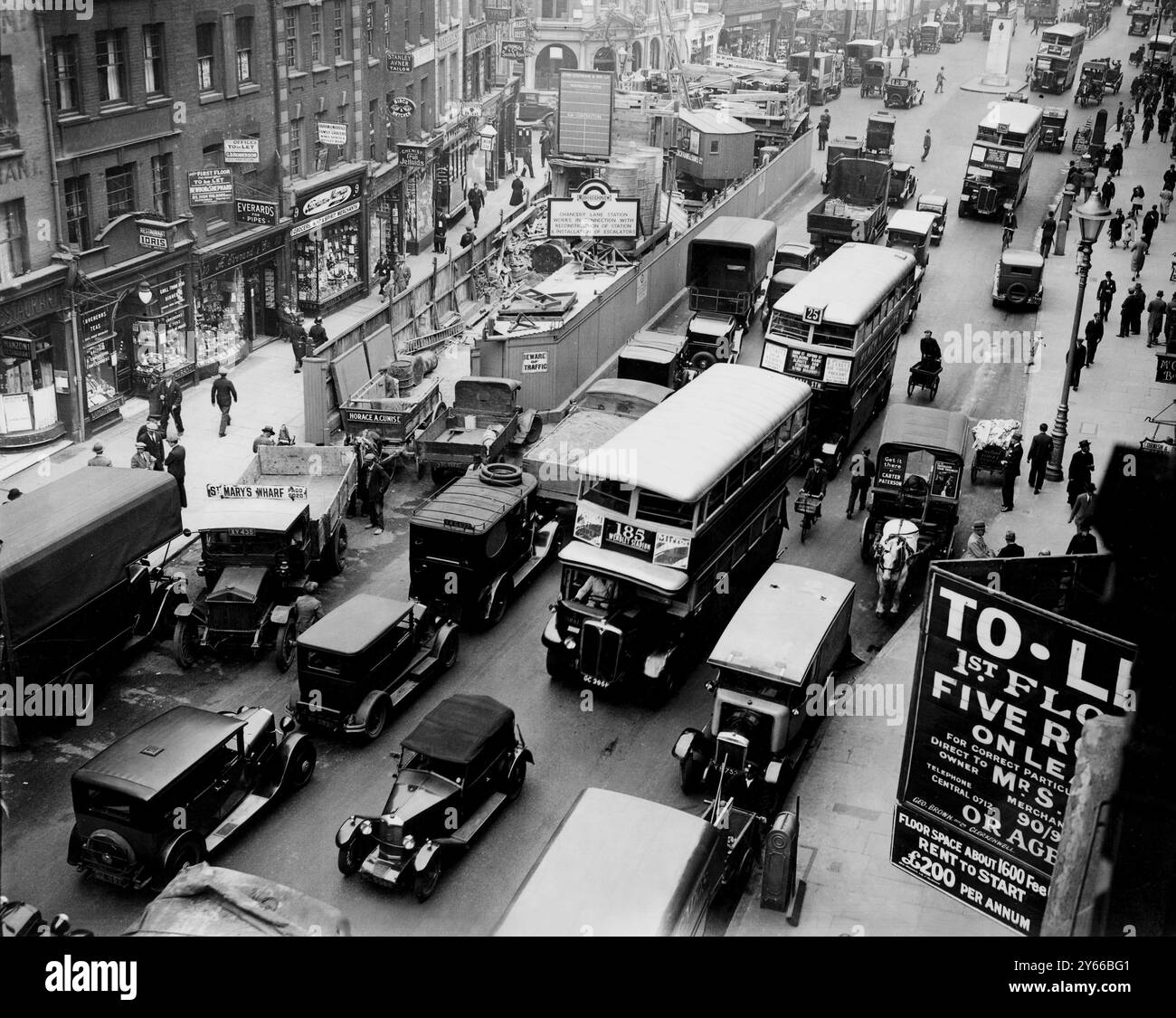 Traffico Holborn - 21 giugno 1932 Foto Stock
