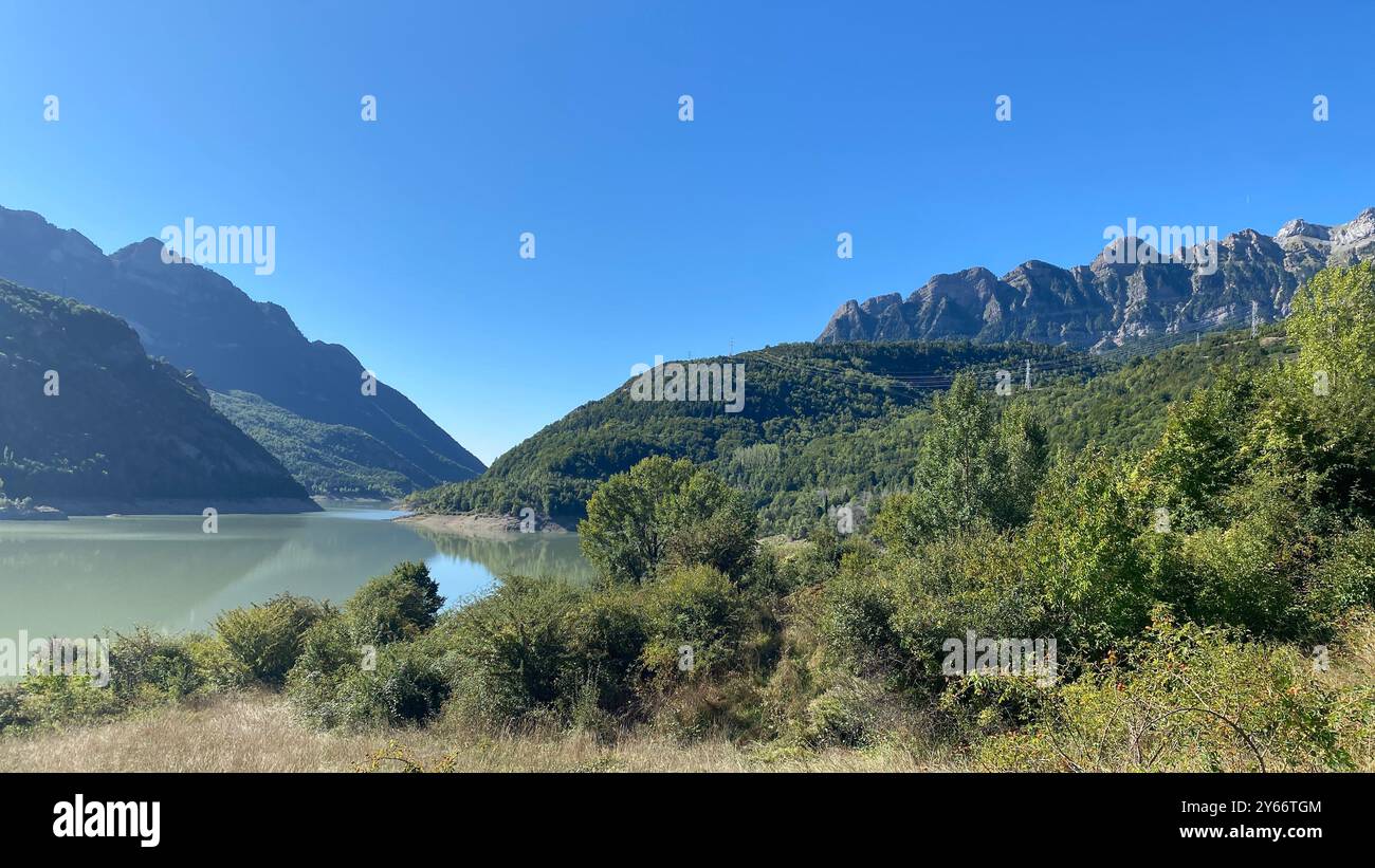 L'Embalse de Búbal è uno splendido bacino idrico situato nella Valle de Tena, Huesca, Spagna. Foto Stock