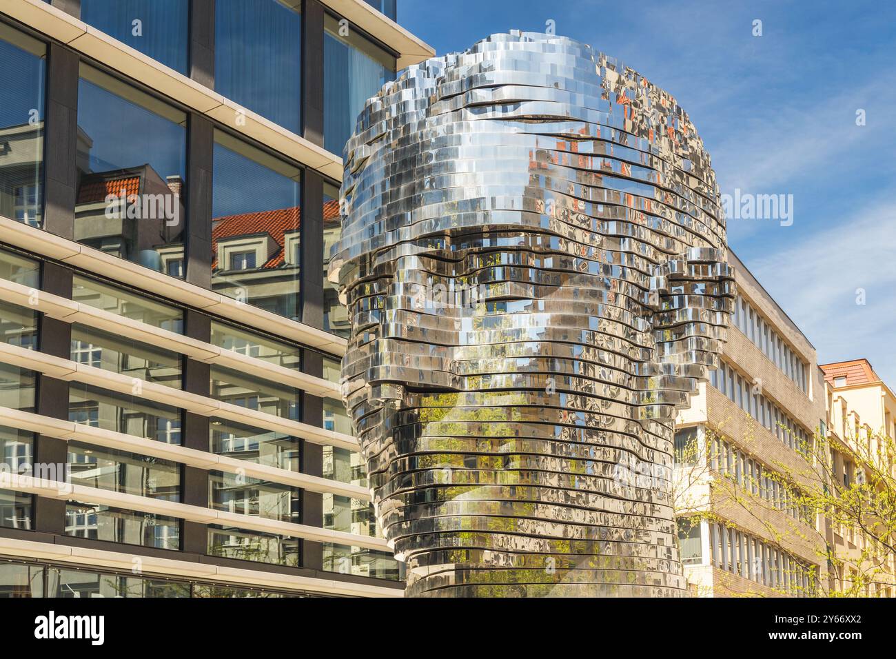 PRAGA, REPUBBLICA CECA - 8 MAGGIO 2023: Il capo di Franz Kafka, statua in movimento di Kafka. Foto Stock