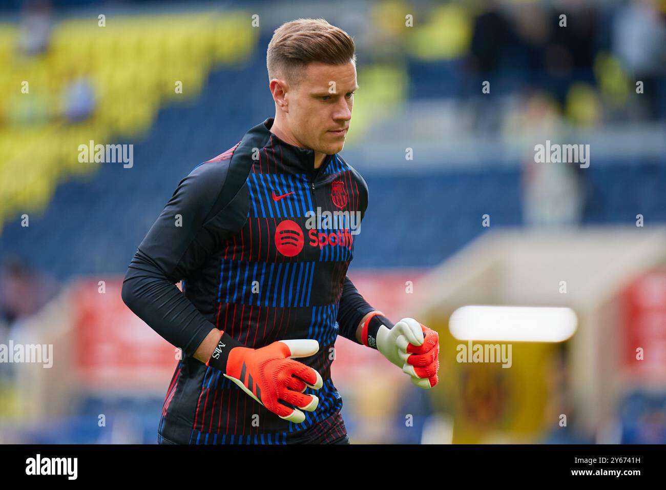 VILLARREAL, SPAGNA - 22 SETTEMBRE: Marc-Andre ter Stegen portiere dell'FC Barcelona si scalda prima della liga EA Sports match tra Villarreal e FC Barcelona all'Estadio de la ceramica il 22 settembre 2024 a Villarreal, Spagna. (Foto di Jose Torres/Photo Players Images/Magara Press) Foto Stock