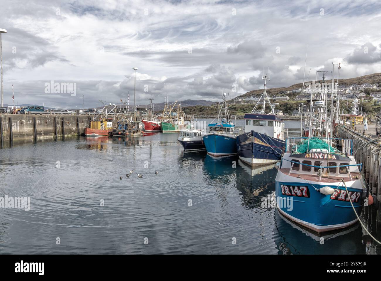 Il porto di Mallaig sulla costa occidentale della zona delle Highland della Scozia, Regno Unito Foto Stock