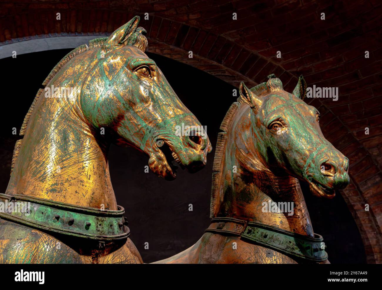 Quattro cavalli di San Marco, gli originali cavalli di bronzo ora ospitati all'interno della Basilica di San Marco per scopi conservativi, Venezia, Italia Foto Stock