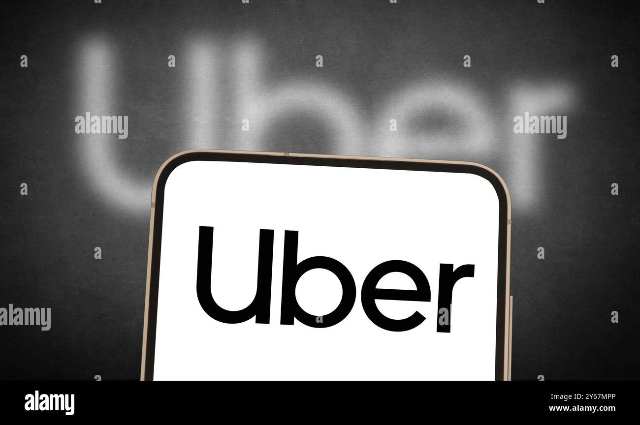 App Uber visualizzata sullo smartphone Foto Stock