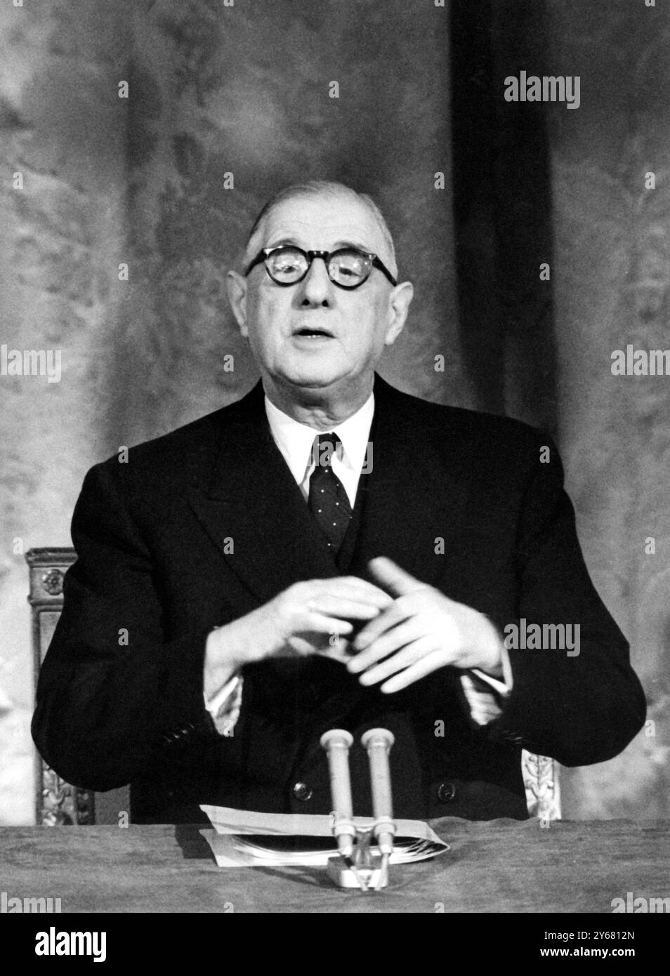 Il Presidente francese Charles De Gaulle dice di no durante una conferenza stampa che ha tenuto all'Elysee Palace di Parigi, annunciando la sua opposizione all'ingresso della Gran Bretagna nel mercato comune il 14 gennaio 1963 Foto Stock