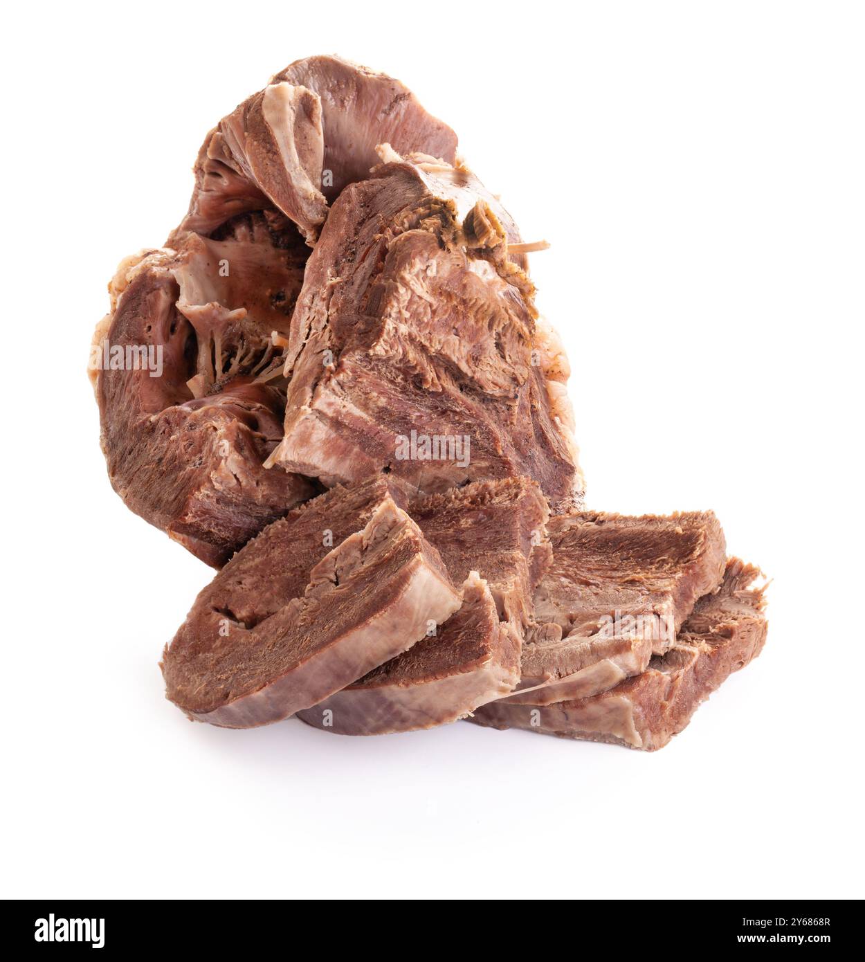 cuore di manzo bollito sottoprodotto alimentare ha un basso contenuto calorico. isolato su sfondo bianco Foto Stock