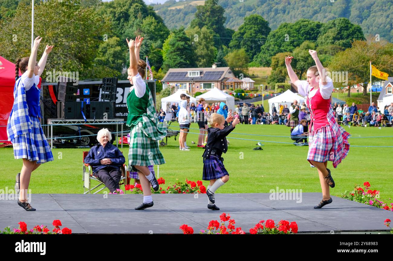 Danza delle Highland al Glenurquhart Highland Gathering and Games, Drumnadrochit Foto Stock
