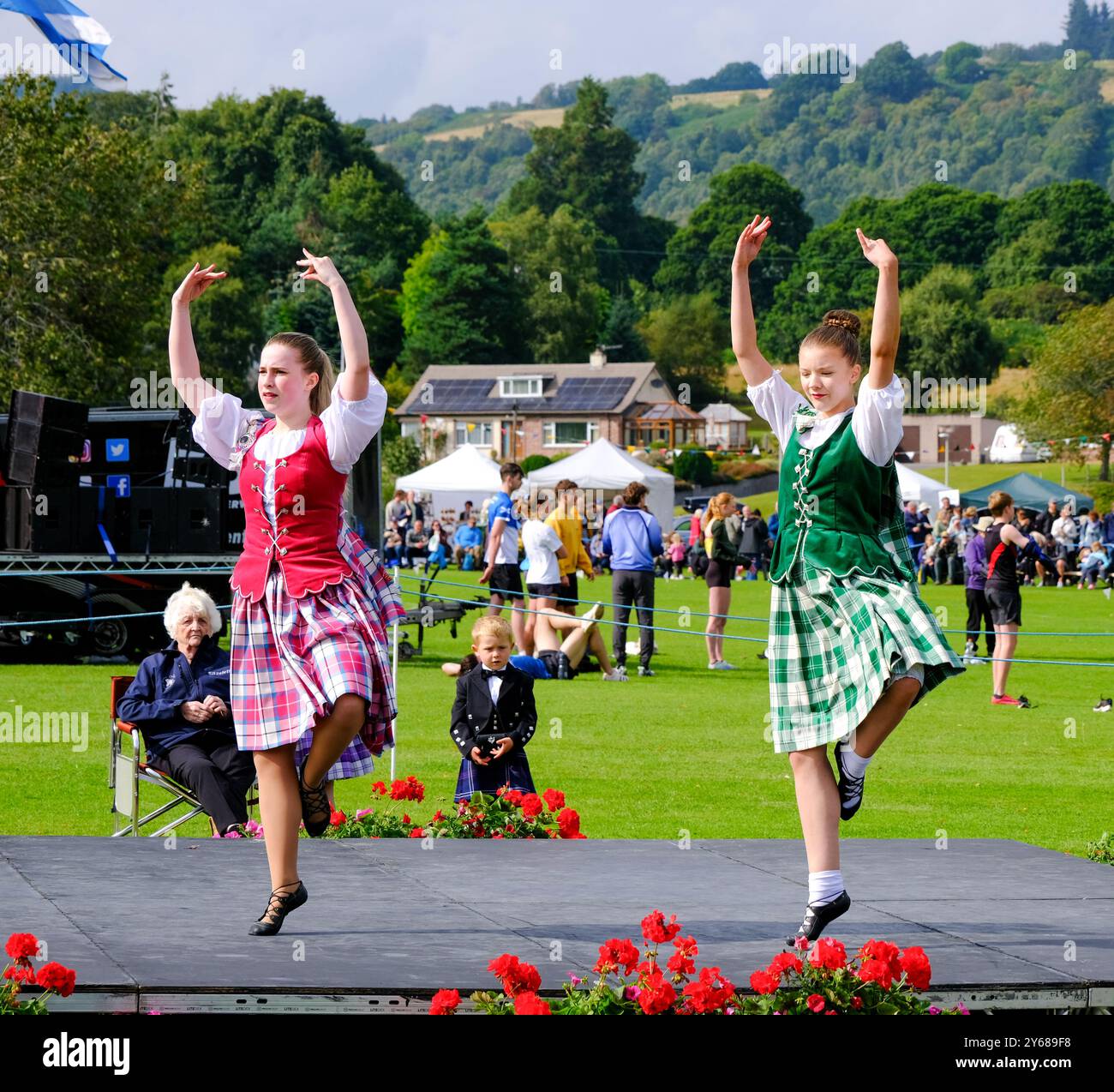 Danza delle Highland al Glenurquhart Highland Gathering and Games, Drumnadrochit Foto Stock