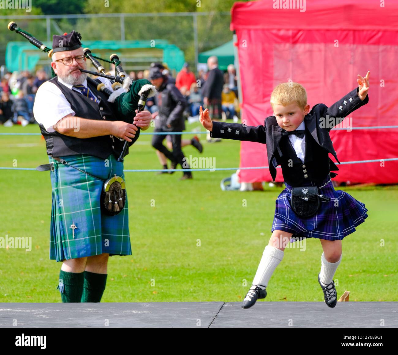 Danza delle Highland al Glenurquhart Highland Gathering and Games, Drumnadrochit Foto Stock
