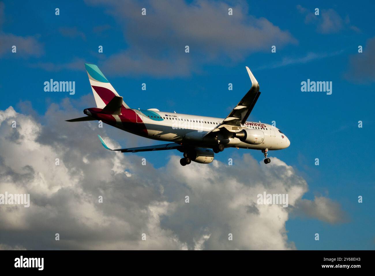 Eurowings, aerei aeroplani aeroplano Jetliner passeggeri Jet Airliner Airbus A320 Low-Cost Carrier No-Frills budget Discount, Airways Foto Stock