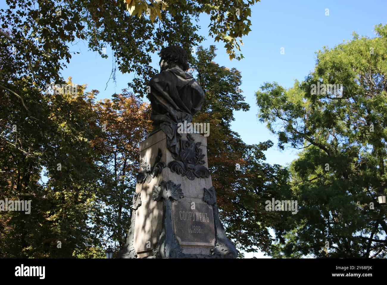 Odessa, Ucraina. 22 settembre 2024. Vista generale del monumento allo scrittore russo Alexander Pushkin in Piazza Birzhevaya, che è prevista per essere demolita. A Odessa, hanno intenzione di smantellare e spostare 19 monumenti al fine di rimuovere i simboli della politica imperiale russa. Tra questi vi sono monumenti a Pushkin nel centro di Odesa, modelli dell'ordine di Lenin dalla decima piazza Kvitnya, e la tomba comune delle guardie rosse sul campo di Kulikovo. (Credit Image: © Viacheslav Onyshchenko/SOPA Images via ZUMA Press Wire) SOLO PER USO EDITORIALE! Non per USO commerciale! Foto Stock