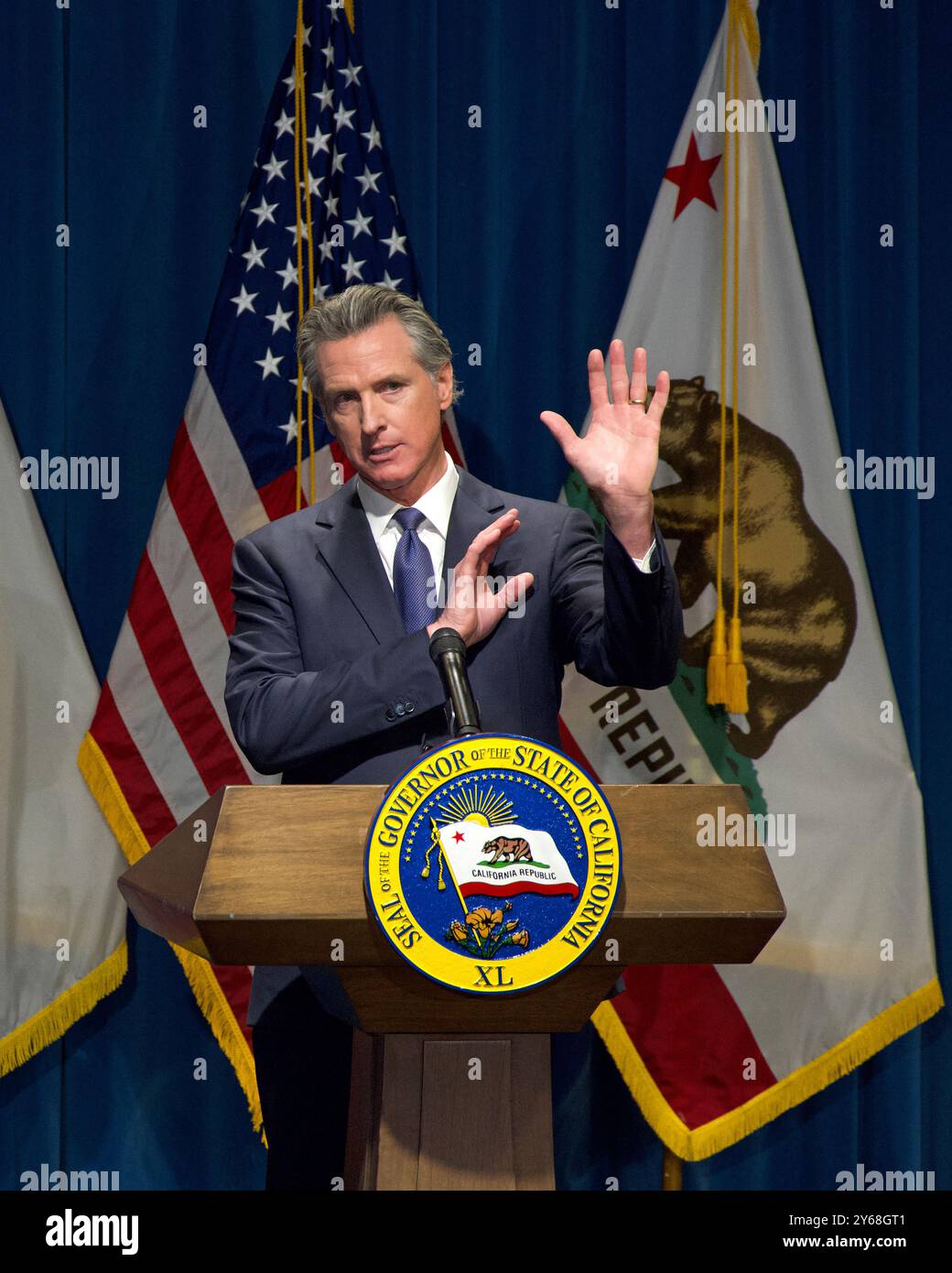 Sacramento, CA - 10 gennaio 2024: Il governatore Gavin Newsom introduce e discute la sua proposta di bilancio statale del 2024-25 e risponde alle domande della reporte Foto Stock
