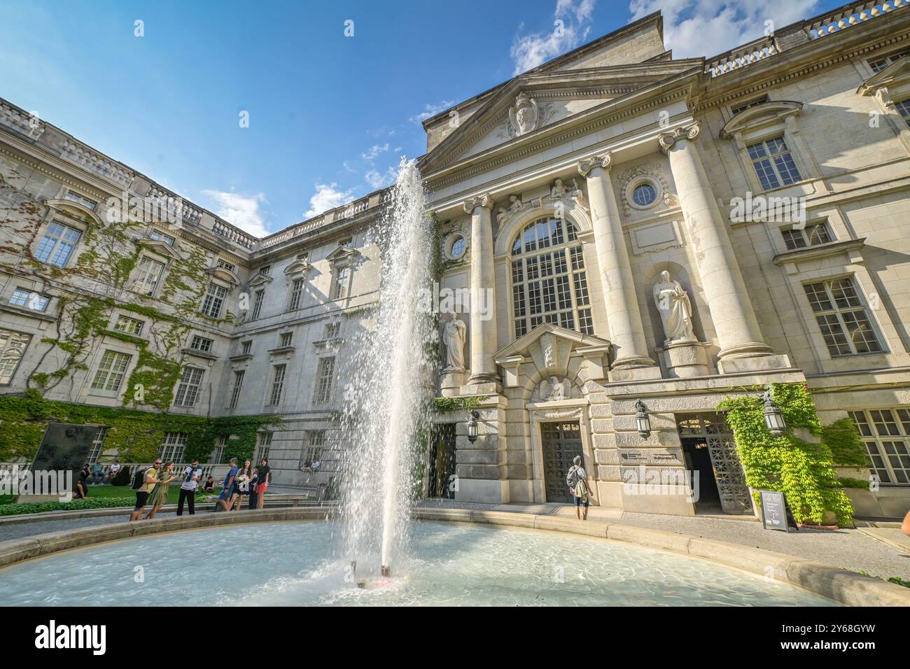 Innenhof mit Springbrunnen, Staatsbibliothek zu Berlin der Humboldt-Universität, Unter den Linden, Mitte, Berlin, Deutschland Foto Stock