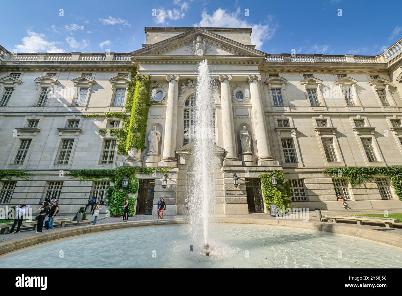 Innenhof mit Springbrunnen, Staatsbibliothek zu Berlin der Humboldt-Universität, Unter den Linden, Mitte, Berlin, Deutschland Foto Stock