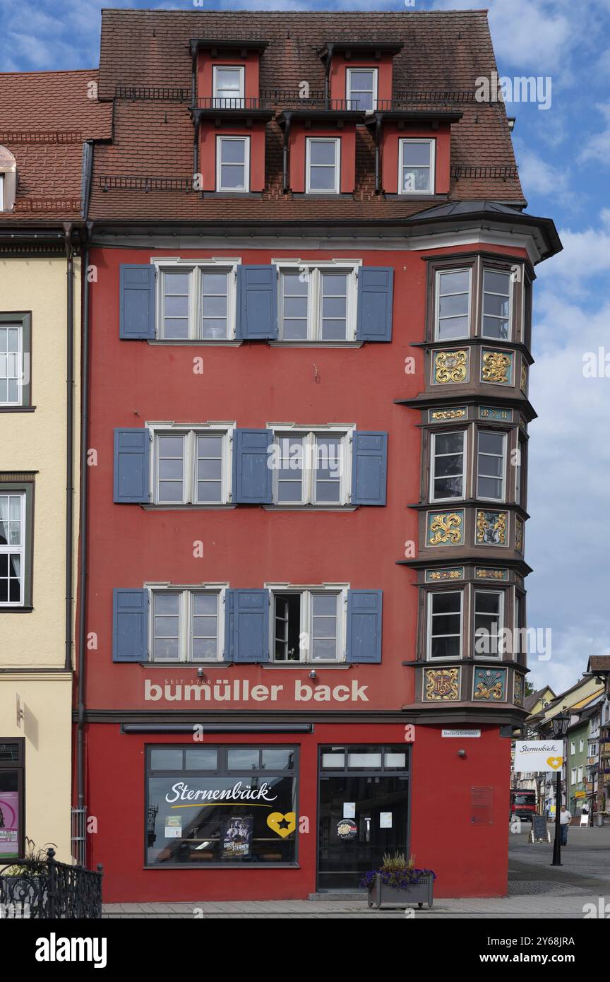 Tre piani, oriel storico del 1711 sull'ex casa del mercante, XVI secolo, Hauptstrasse 32, Rottweil, Baden-Wuerttemberg, Germania, Europa Foto Stock