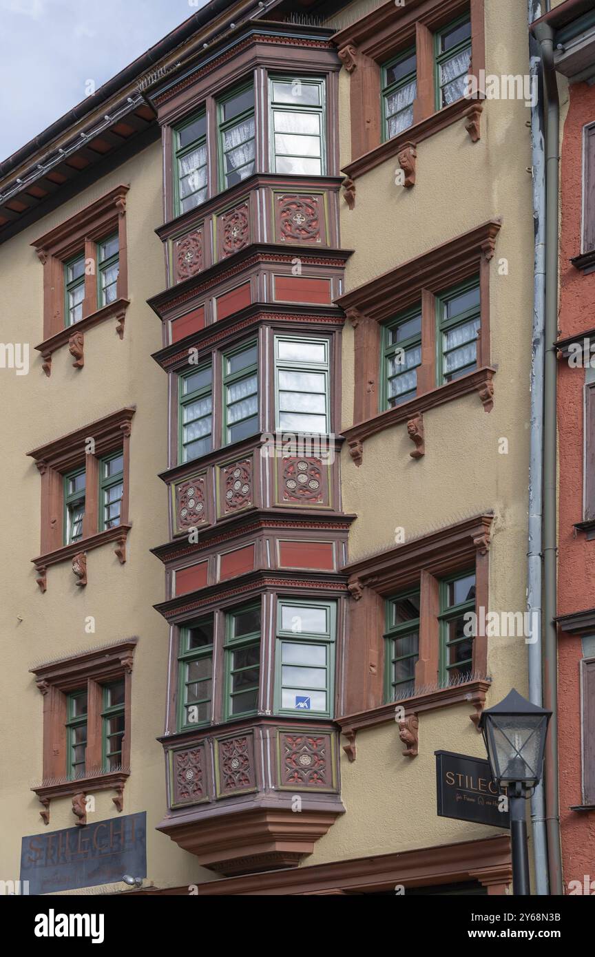 Kirsnersches Haus, storica residenza cittadina del 1616 con finestra a tre piani, Hauptstr.27, Rottweil, Baden-Wuerttemberg, Germania, Europa Foto Stock