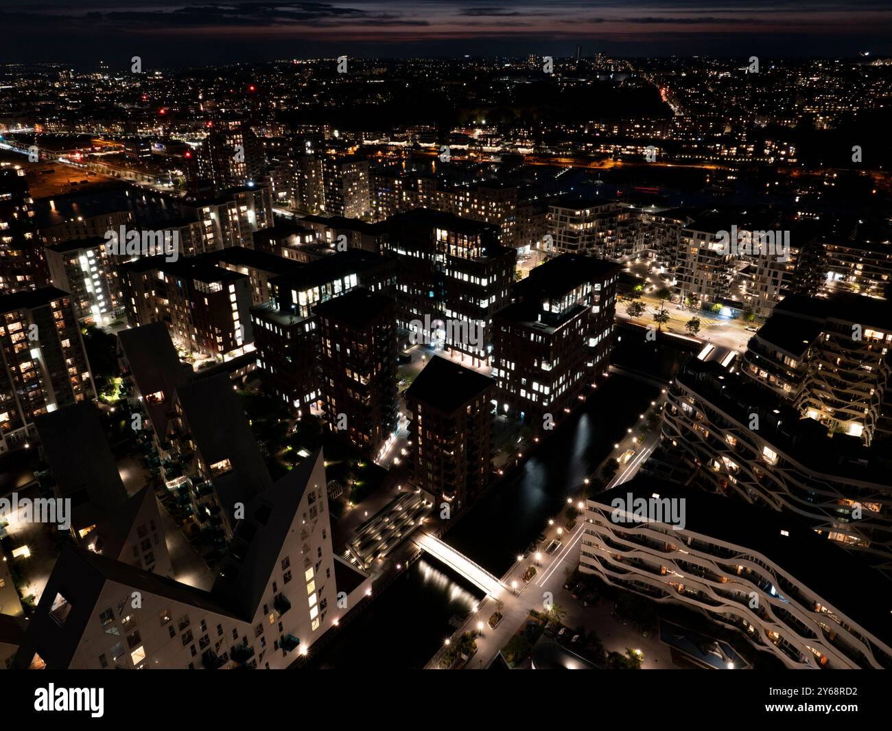 Il paesaggio urbano ha preso forma dalla Faro di Aarhus in Danimarca di notte Foto Stock